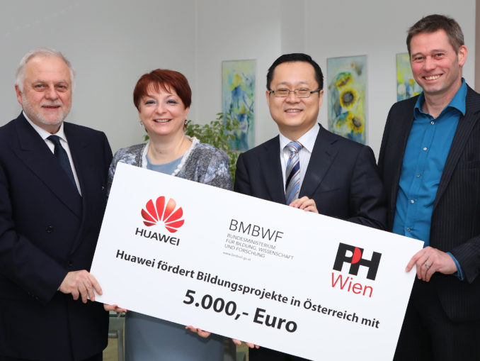 Walter Swoboda (Leiter Institut für übergreifende Bildungsschwerpunkte), Ruth Petz (Rektorin Pädagogische Hochschule Wien), Pan Yao (CEO Huawei Österreich) und Klaus Himpsl-Gutermann (Leiter Zentrum für Lerntechnologie und Innovation). (c) Huawei/APA-Fotoservice/Schedl