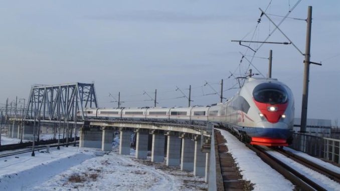 Eine Verfügbarkeit von 99 Prozent erreicht die russische Bahn mit Hilfe eines KI-gestützten Condition Based Maintenance (im Bild ein Wanderfalke, die russische Variante des ICE 3). (c) Siemens AG