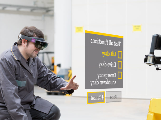 Dank Microsofts HoloLens und Service-App können an Gabelstaplern Trainingsabläufe simuliert werden. (c) Jungheinrich