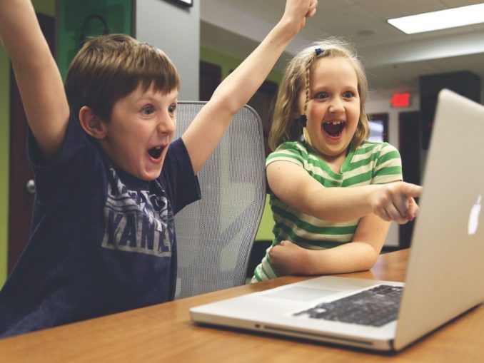 Laut UBIT-Obmann Alfred Harl muss "die Ausbildung zur Informatik bereits im Kindergarten anfangen".