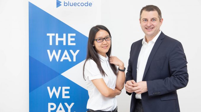 Xiaoqiong Hu, Head of Business Development Alipay DACH & CEE, und Christian Pirkner, CEO Blue Code International AG.