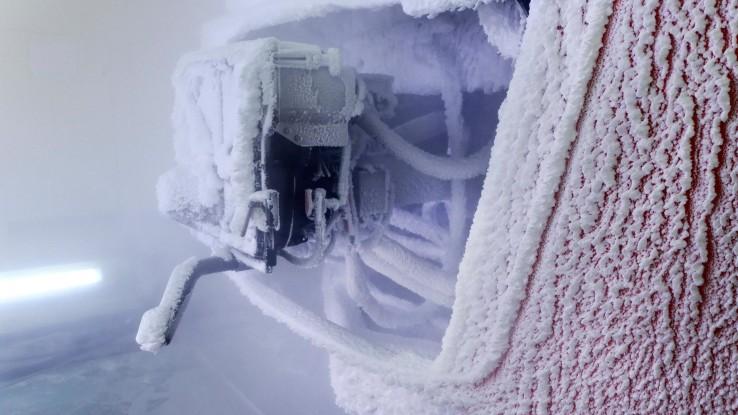 Eine Verfügbarkeit von 99 Prozent erreicht die russische Bahn mit Hilfe eines KI-gestützten Condition Based Maintenance (im Bild ein Wanderfalke, die russische Variante des ICE 3).Siemens AGSelbst bei Temperarturen von -40 Grad rollen die russischen Bahnen. (c) Siemens 