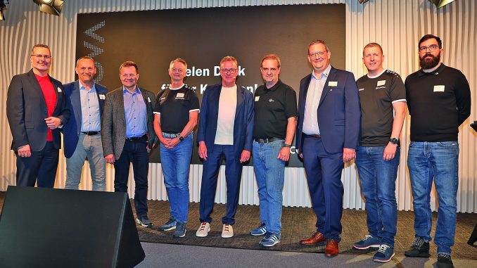 Die Vortragenden (von links nach rechts): Florian Slzeak (Microsoft), Franz Hansbauer (FOESV), Friedrich Jäger (HPE), Robert Pumsenberger (conova), Ralf Rangnick, Thomas Strasser (silbergau), Stefan Kaltenbrunner (conova), Roman Schnatter (conova) und Georg Vogetseder (conova). (c) conova