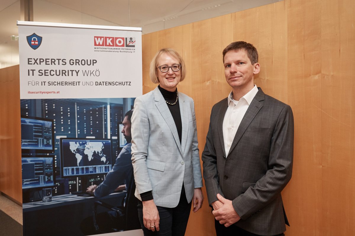 UBIT-Obfrau Sybille Regensberger und Security-Experte David Winkler.