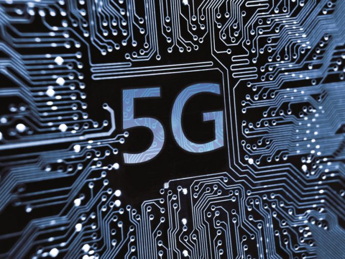 AW3D Telecom for 5G wurde so konzipiert, dass es nahtlos mit Standard-Software für Funknetzplanung zusammenarbeitet, die häufig für die Hochfrequenzsimulation (RF) verwendet wird. Es stellt Gebäude, Bäume, Brücken und andere Objekte im Vektorformat dar. Digitale Höhenmodelle werden mit 1m- oder 2m-Auflösung im Rasterformat angeboten. (c) Shutterstock/wk1003mike