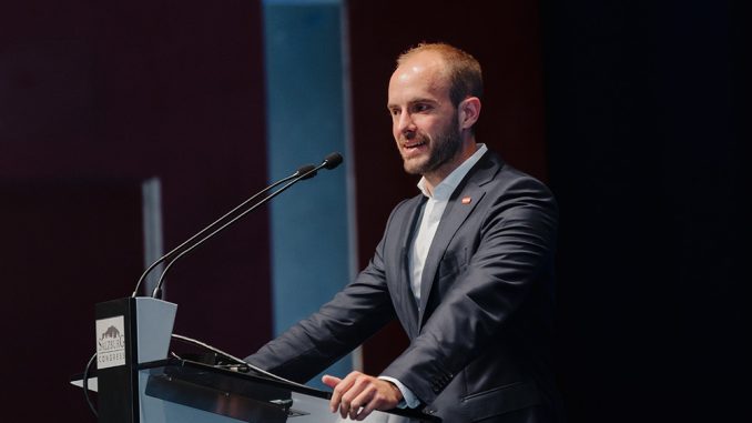 Florian Tursky, Staatssekretär für Digitalisierung und Telekommunikation, hielt die Keynote zur E-Government-Konferenz der ADV in Salzburg. (c) GurgPro