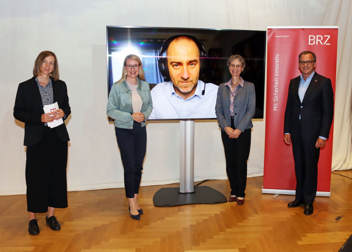 BRZ Breakout-Session beim Europäischen Forum Alpbach zum Thema "Building Trust in Human-Centric Aritificial Intelligence". V.l.n.r.: Katharina Schell, Margarete Schramböck, Magnus Revang, Andrea Martina, Markus Kaiser.