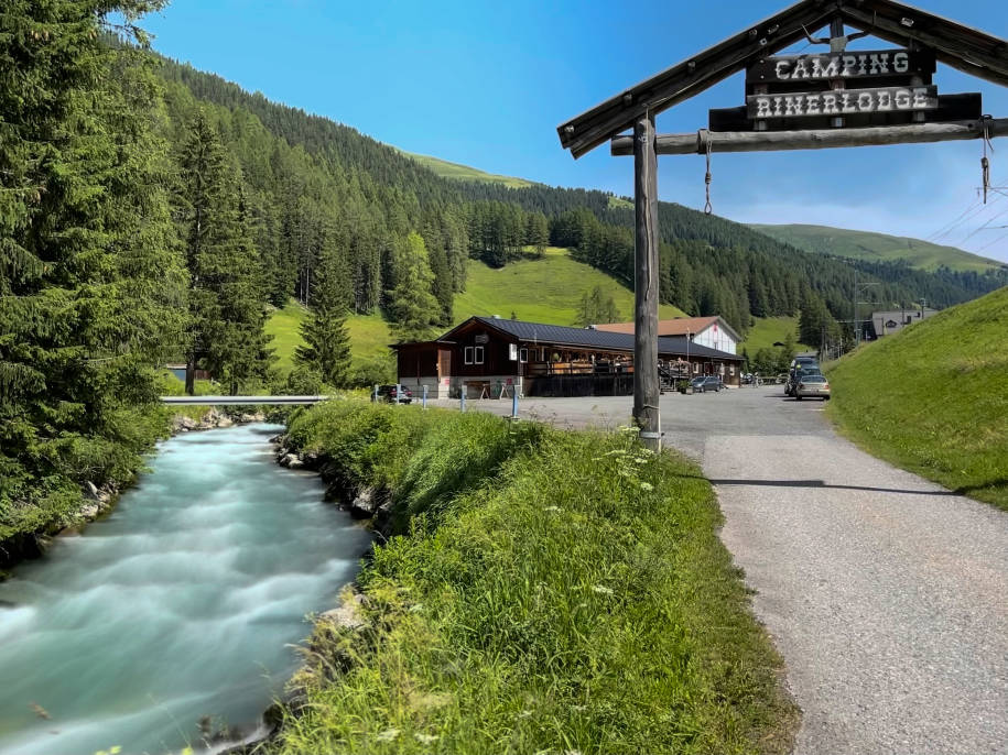 Berglandschaft mit einem Bach