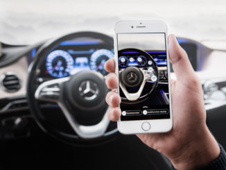 "Asl Mercedes" nutzt künstliche Intelligenz (KI) und kombiniert einen Chatbot mit Augmented-Reality-Funktionen. (c) Daimler AG