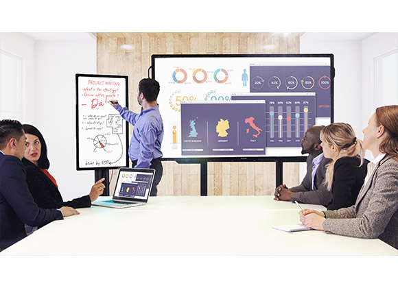 Acht von zehn Büroangestellten gaben an, an ihrem Arbeitsplatz produktiver zu sein als in Meetings. Eine bessere Vorbereitung und Ausstattung, wie z.B. interaktive Touchscreen-Displays, können die Produktivität einer Besprechung steigern.