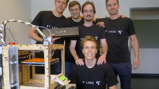 Ein Teil des wachsenden 9T Lab-Teams: Giovanni Cavolina, Filippo Kusch, Selçuk Ercan, Martin Eichenhofer (v.l.n.r., hinten stehend) und Chester Houwink (vorne).