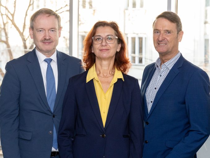 Christian Helmenstein (Economica) sowie Helga Tieben und Gerhard Haidvogel (beide Fachverband Telekom|Rundfunk) (c) Martin Lusser