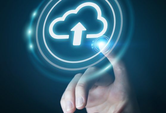 Unternehmen bewegen sich von monolithischen Legacy-Infrastrukturen hin zu modernen verteilten hybriden Cloud-Infrastrukturen. (c) sdecoret - Fotolia