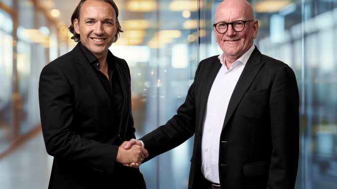 Co-CEO Michael Zitz mit dem scheidenden Co-CEO Lars Landwehrkamp (c) All for One Group