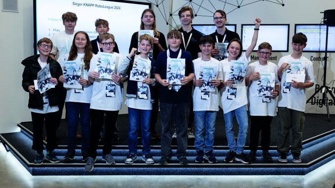 Die Siegerteams der RoboLeague 2024 kommen heuer aus den Schulen BG/BRG/BORG Köflach, BRG Petersgasse, BRG Kepler, Private Mittelschule Dobl und der Mittelschule Semriach. (c) Kanizaj für KNAPP