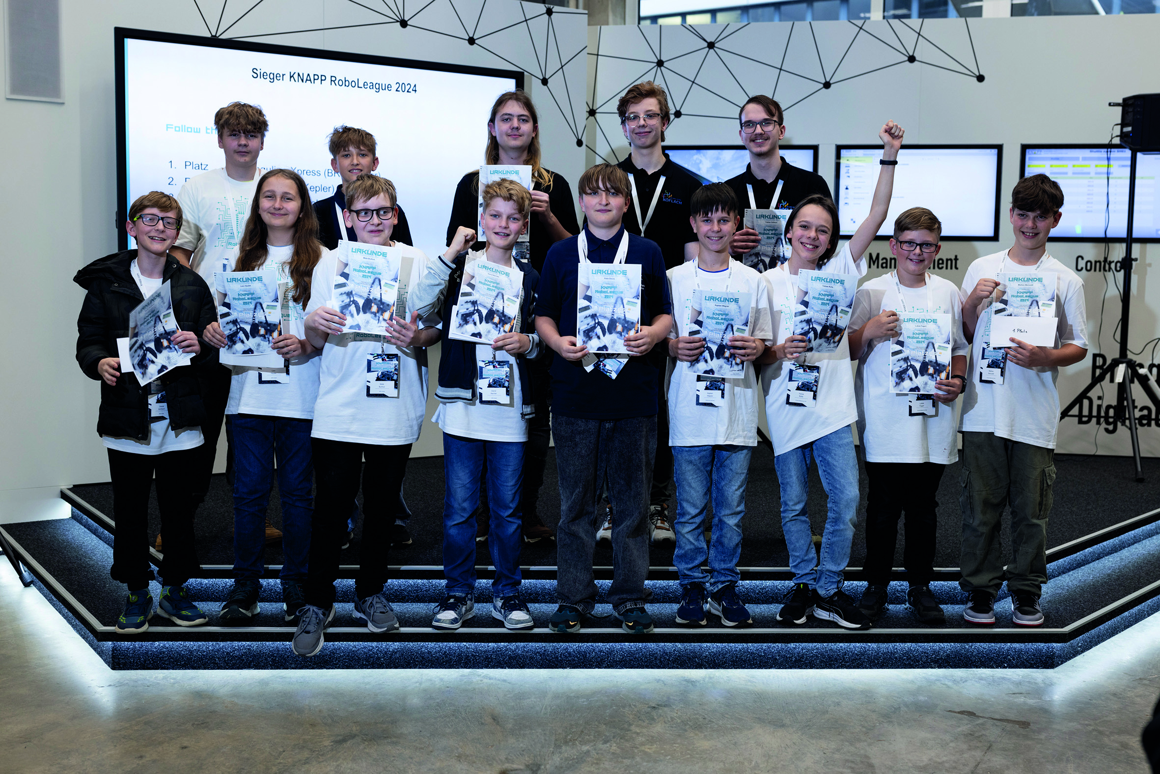 Die Siegerteams der RoboLeague 2024 kommen heuer aus den Schulen BG/BRG/BORG Köflach, BRG Petersgasse, BRG Kepler, Private Mittelschule Dobl und der Mittelschule Semriach. (c) Kanizaj für KNAPP