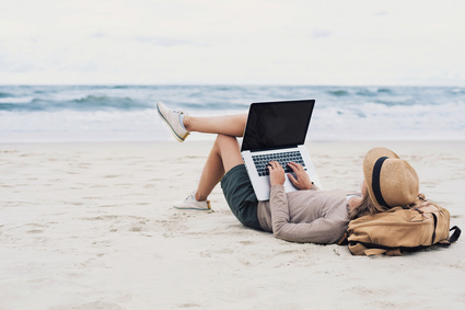 Ob am Strand, in den Bergen, auf dem Land oder in einer quirligen Metropole, ob in fremden Ländern oder an heimischen Rückzugsorten: Es ist an der Zeit sich ein paar Gedanken zu machen, wie man im Urlaub die IT-Sicherheit nicht gleich mit in Ferien schickt. (c) Fotolia/kite_rin