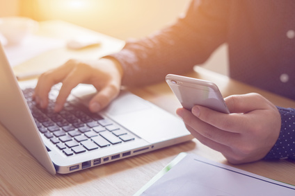 Mit 1Bank haben Banken die Möglichkeit, ihren Kunden rund um die Uhr einen persönlichen Bankberater zur Verfügung zu stellen. (c) Fotolia/asawinklabma