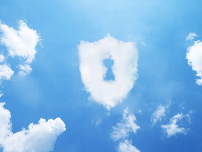 In der Public Cloud – sowohl im Falle von Infrastructure- als auch Platform-as-a-Service – wird die Sicherheitsverantwortung zwischen dem Cloud-Service-Provider und dem Unternehmenskunden geteilt. (c) phloxii - stock.adobe.com