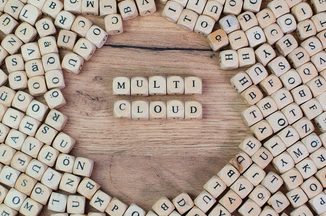 Die befragten IT-Führungskräfte nennen eine Vielzahl an Anwendungsfällen für Multi-Cloud-Plattformen und glauben, dass ein Multi-Cloud-Ansatz viele Vorteile bringt – wie verbessertes IT-Infrastrukturmanagement und Flexibilität (33 Prozent), besseres IT-Kostenmanagement (33 Prozent) und verbesserte Sicherheit und Compliance (30 Prozent). (c) Fotolia/Natascha