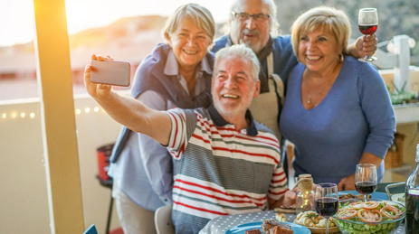 Der „Smartphone-Führerschein“ soll der Generation 60+ digitale Kompetenzen vermitteln. (c) Fotolia/DisobeyArt