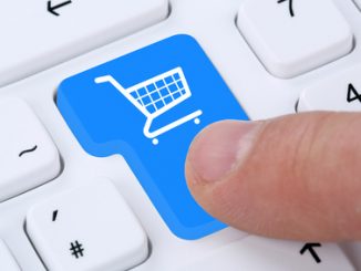 Online-Shopping: Nach welchem Zeitraum gemahnt wird, wann eine Gebühr damit verbunden ist und woran sich die Höhe der Mahngebühr konkret bemisst, ist für viele Konsumenten nicht transparent. (c) Fotolia/Markus Mainka