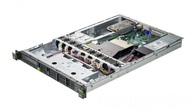 Innenansicht der Celsius C870 Rack-Workstation von Fujitsu.