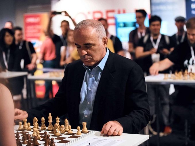 Eröffnet wurde die Konferenz durch den mehrfachen Schachweltmeister und KI-Experten Garry Kasparov. (c) WeAreDevelopers