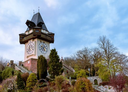 Alle 63 Schulen der Stadt Graz erhalten im Rahmen der IT-Strategie des Grazer Bildungsressorts ein digitales Update. (c) finkandreas - Fotolia