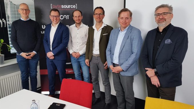 Die Teilnehmer des Roundtables (v.l.n.r.): Ivo Titscher (ByteSource Deutschland), Michael Frank (Nagarro), Tobias Kreiter (scc EDV-Beratung), Christoph Hammer-Dumont (Tietoevry), Michael Esterl ([unit]IT) und Wolfgang Franz (ITWelt.at) (c) timeline / Rudi Handl