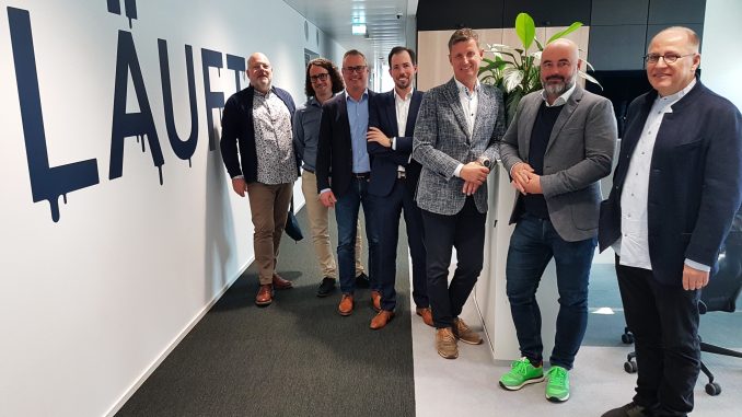 Die Teilnehmer des Roundtables (v.l.n.r.): Thorsten Menslin (Kreuzbauer IT), Gregor Schmid (KUMAVISION), Eduard Richert (proAlpha), David Appel (COSMO CONSULT), Johannes Preiß, (All for One Austria), Christian Leopoldseder (Asseco Solutions) und Klaus Lorbeer (ITWelt.at).(c) timeline/Rudi Handl