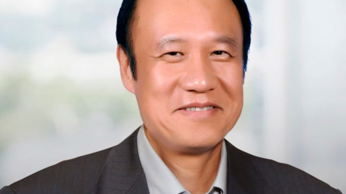 Ken Xie, Fortinet: "In großen Unternehmensnetzen steigt mit der Anzahl an Nutzern und Geräten nicht nur der Netzwerkverkehr, sondern auch das Risiko vor Verstößen – und das sogar exponentiell. Laut einer aktuellen Forrester-Studie können 82 Prozent der befragten Unternehmen jedoch nicht einmal alle Geräte identifizieren, die auf ihr Netzwerk zugreifen." (c) Fortinet