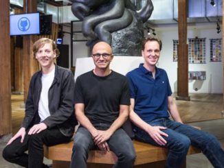 GitHub-Gründer Chris Wanstrath (links) zusammen mit Microsoft-CEO Satya Nadella und dem künftigen GitHub-Chef Nat Friedman. (c) Microsoft