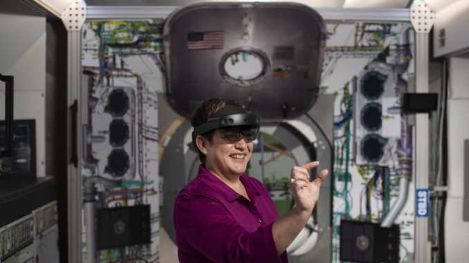 Die HoloLens 2 hat Lockheed Martin bei der Entwicklung der Orion-Kapsel für die NASA geholfen. (c) Microsoft