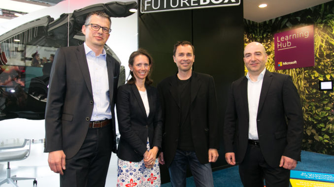 Microsofts Accelerator "Future Box" hilft Österreichs KMUs bei der digitalen Transformation. v.l.n.r.: Michael Rehberger (Mitglied der Geschäftsleitung bei Microsoft Österreich und Sprecher für die Digitalisierung des Mittelstandes), Therese Niss (ÖVP-Abgeordnete zum NR und Sprecherin für Digitalisierung, Forschung und Innovation), Thomas Lutz (Unternehmenssprecher Microsoft Österreich), Georg Reich (CIO der Ottakringer Getränke AG).