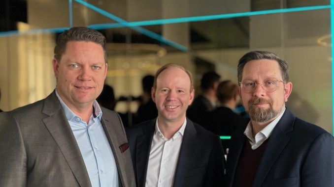 In Wien präsentierten die Veeam-Manager Tim Pfälzer, GM & SVP EMEA (links), Mario Zimmermann, Regional Director Austria (Mitte) und Matthias Frühauf, Regional Vice President DACH in einem Pressegespräch die neue Veeam Data Cloud. (c) Klaus Lorbeer