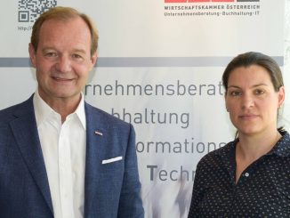 UBIT-Obmann Alfred Harl und Iris Fischl von der KMU Forschung Austria präsentieren das aktuelle UBIT-Radar. (c) FVUBT/Tsitsos