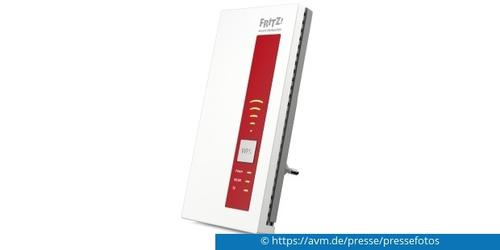 Fritzbox mit IPTV-Server: Der FRITZ!WLAN Repeater DVB-C kann das WLAN-Signal verstärken und TV-Inhalte über das Netzwerk verteilen. (c) avm.de/presse/pressefotos