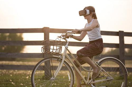 Augmented und Virtual Reality haben 2016 oredntlich Fahrt aufgenommen und könnten im kommenden Jahr spannende Lösungen und Angebote hervorzaubern. (c) pixabay