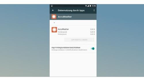 Mit dieser Option verbieten Sie den entsprechenden Anwendungen, aktuelle Infos über die mobilen Daten herunterzuladen. (c) pcwelt.de