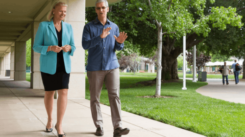 Mitte Juli 2014 schlossen IBM-Chefin Ginni Rometty und Apple-CEO Tim Cook einen vergleichbaren Pakt in Sachen App-Entwicklung. (c) Apple / IBM