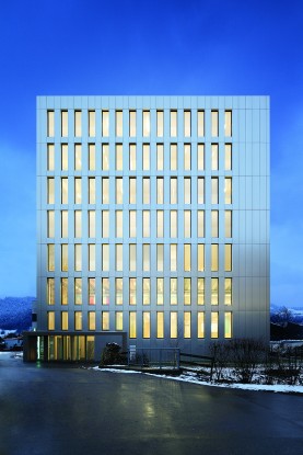 Der Life Cycle Tower One in Dornbirn ist eines der Pilotprojekte, in denen die Zumtobel Gruppe gemeinsam mit Partnern die Idee des Internets des Lichts in der Praxis testet. (c) Müller Norman A. /Cree