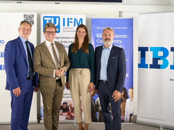 Prof. Dr. Alexander Redlein (ACC TU Wien), Bundesminister ao. Univ.-Prof. Dr. Martin Polaschek, Dr. Katharina Schäfer (SAP University Alliances) und David Faller (IBM R&D Labs). (c) Atelier Schulte