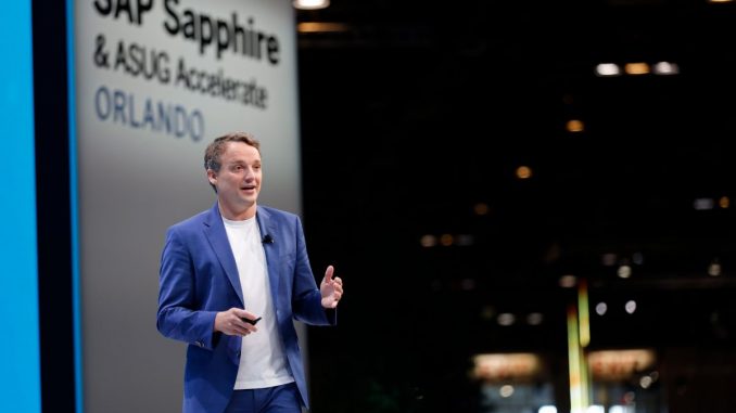 Christian Klein, Vorstandssprecher der SAP SE, eröffnet die Sapphire mit einer kurzweiligen Keynote. (c) SAP