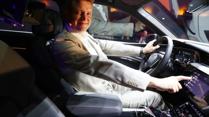 CEO Florian Buzin gewährte auf dem STARFACE Kongress erste Einblicke in die CarPlay-Integration. (c) Starface