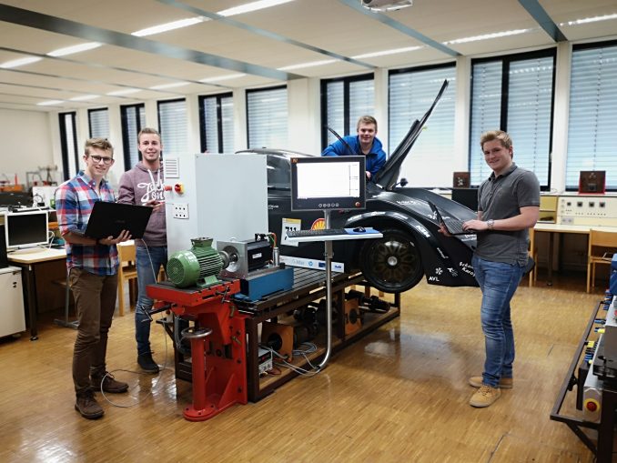 Schüler der HTL Salzburg haben ihr Projekt "Hardware-on-the-Loop-Motorprüfstand mit dem Antriebsstrang Elektroauto Scorpion" zum Technik-fürs-Leben-Preis eingereicht. Im Bild die HTL-Schüler: Martin Schorn, Maximilian Leitner, Michael Ellmauer und Florian Schlader