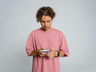 Smartphone-Umfrage: Das österreichische Traum-Smartphone hat einen langanhaltenden Akku (66 Prozent), eine hochwertige Kamera (50 Prozent) und ist robust (50 Prozent). (c) Pexels