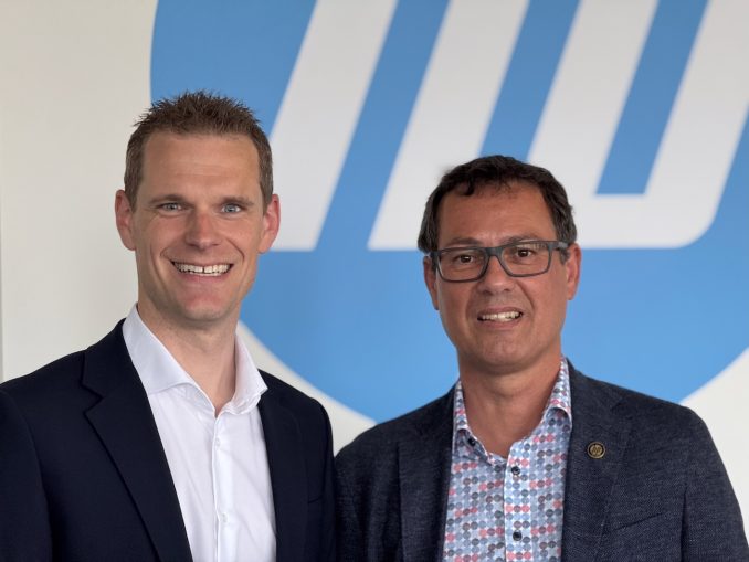 Michal Smetana, Managing Director bei HP Österreich (rechts im Bild), und Stefan Schneider, Geschäftsführer von item Österreich (c) IT Welt / Klaus Lorbeer