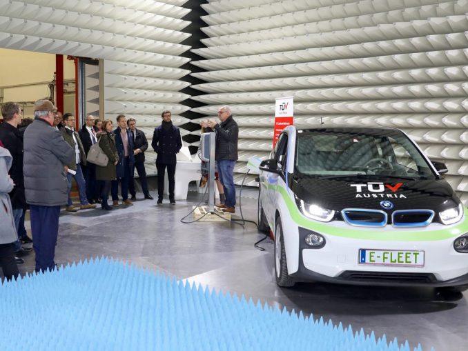 E-Mobility, E-Ladeinfrastruktur und Elektromagnetische Verträglichkeit in der größten EMV-Halle Österreichs im TÜV AUSTRIA Technology & Innovation Center.