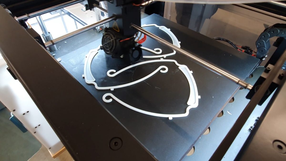 Die Schutzschilder werden im 3D-Druckverfahren von den Wiener Linien selbst produziert.